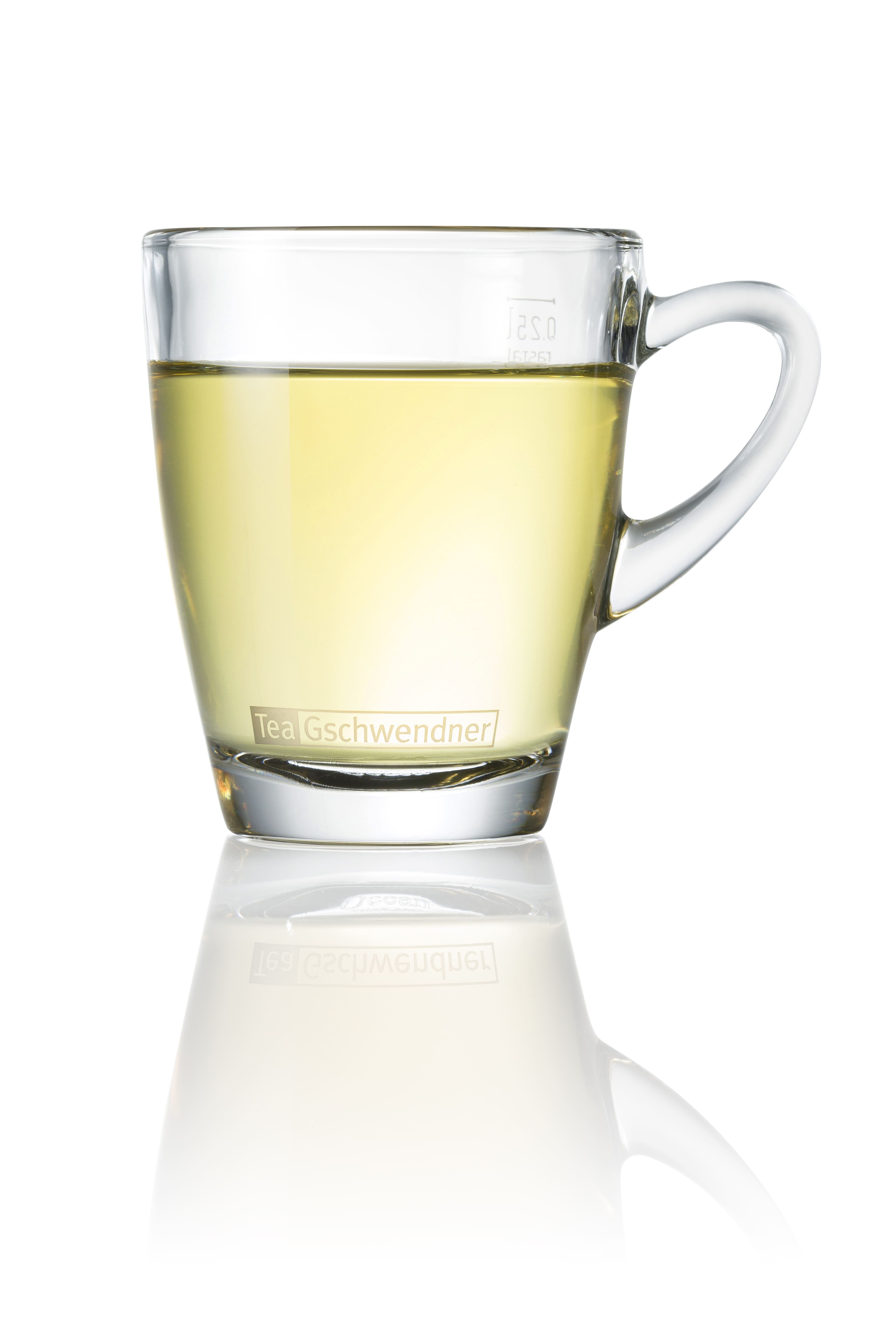 Gläserne Teetasse mit hellgoldener First-Flush-Tasse Darjeeling FTGFOP Mohanbari® aus ausgewählten Darjeeling-Gärten