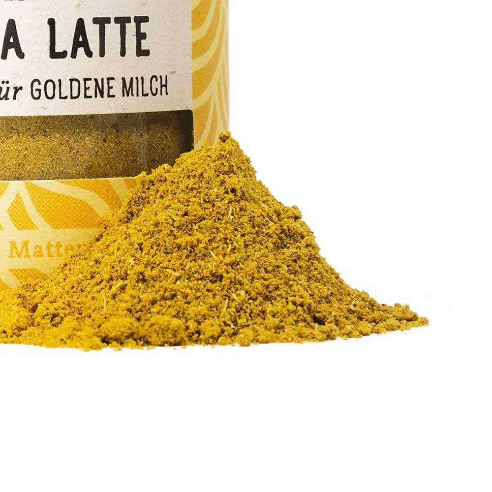 Gelbes Kurkuma Latte Pulver als Gewürzmischung für Goldene Milch vor einer Dose