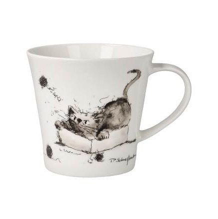 Weißer Porzellanbecher mit gezeichneter Katze in einem Karton und Henkel rechts