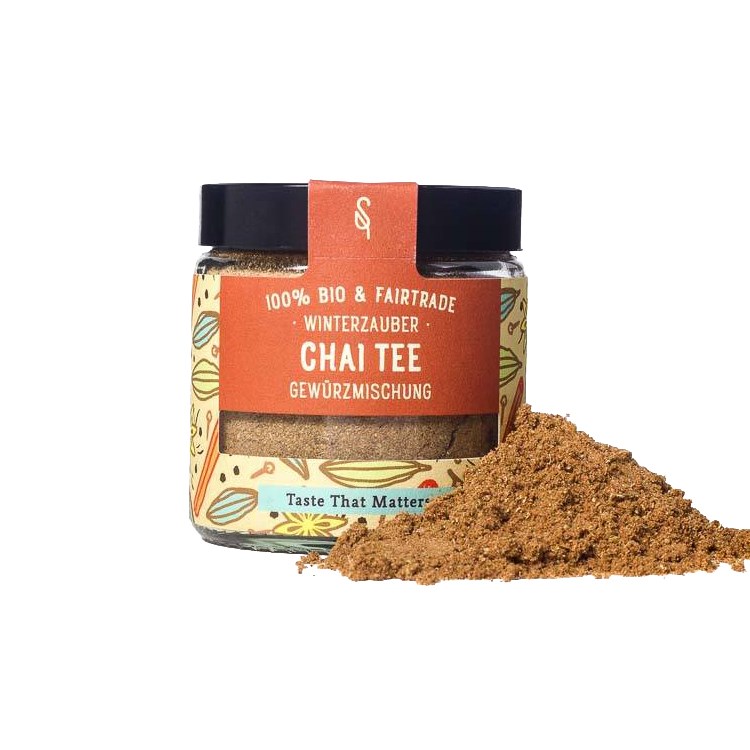 Glas mit Chai Tee Gewürz Bio 40 g von SoulSpice, aromatische Bio-Gewürzmischung für Masala-Chai, mit aufgeschüttetem Gewürzpulver